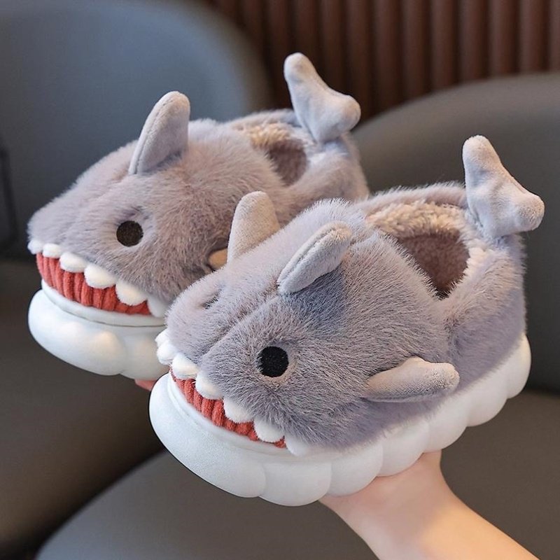 全包跟棉拖鞋秋冬季男童家居室内防滑保暖可爱小孩鲨鱼儿童毛拖鞋