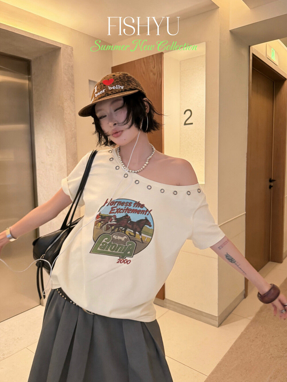 YU夏美式复古赛马字母白墨印花金属气眼烫图斜肩短袖T恤女26183