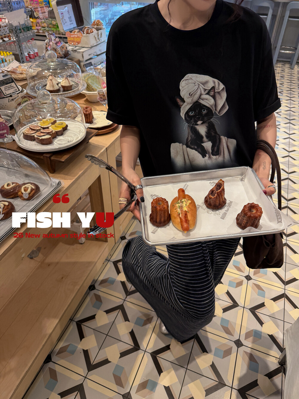 FISH YU秋新品美式复古戴头巾猫咪白墨印花宽松圆领短袖T恤大版