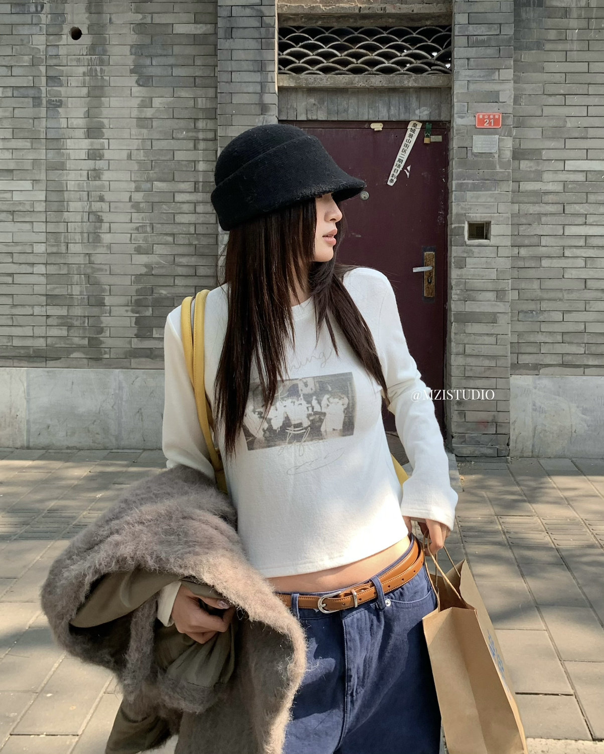 MZI STUDIO美式冬季字母图案印花短款松弛套头长袖T恤打底13651