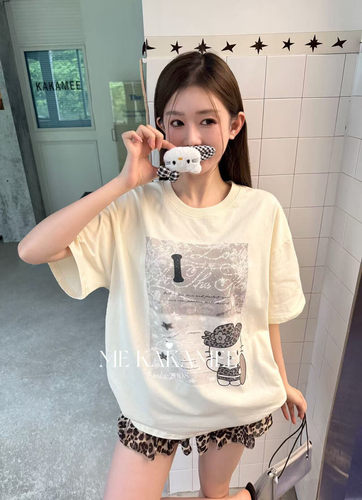 ME KAKAMEE夏新品喷画KT立体工艺大版短袖T恤 配kitty发夹9572