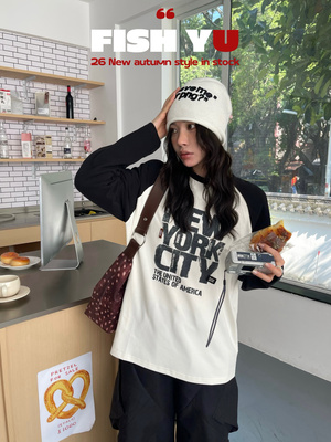 FISH YU美式复古NEWYORK字母印花立体小标撞色拼接插肩袖长袖T恤