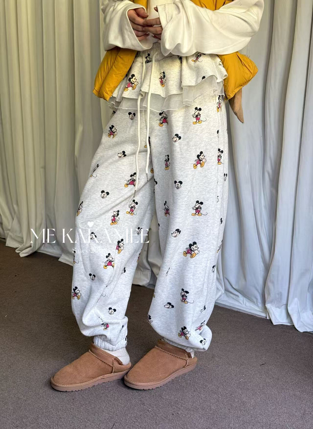 KAKAMEE冬新品假两件屁帘设计感满印米奇加绒加厚卫裤束脚裤8120