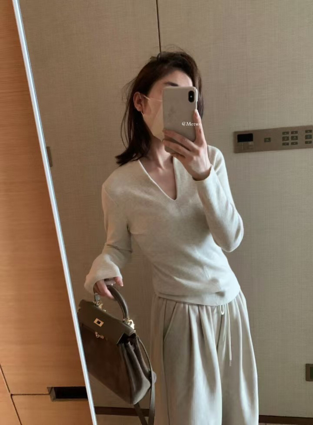 Hers冬新款简约日常百搭正肩纸片V领挖肩打底衫长袖T恤女休闲2245