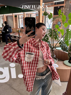 YU早春新款美式复古仿拉链绣花口袋工艺宽松格纹翻领衬衫626088