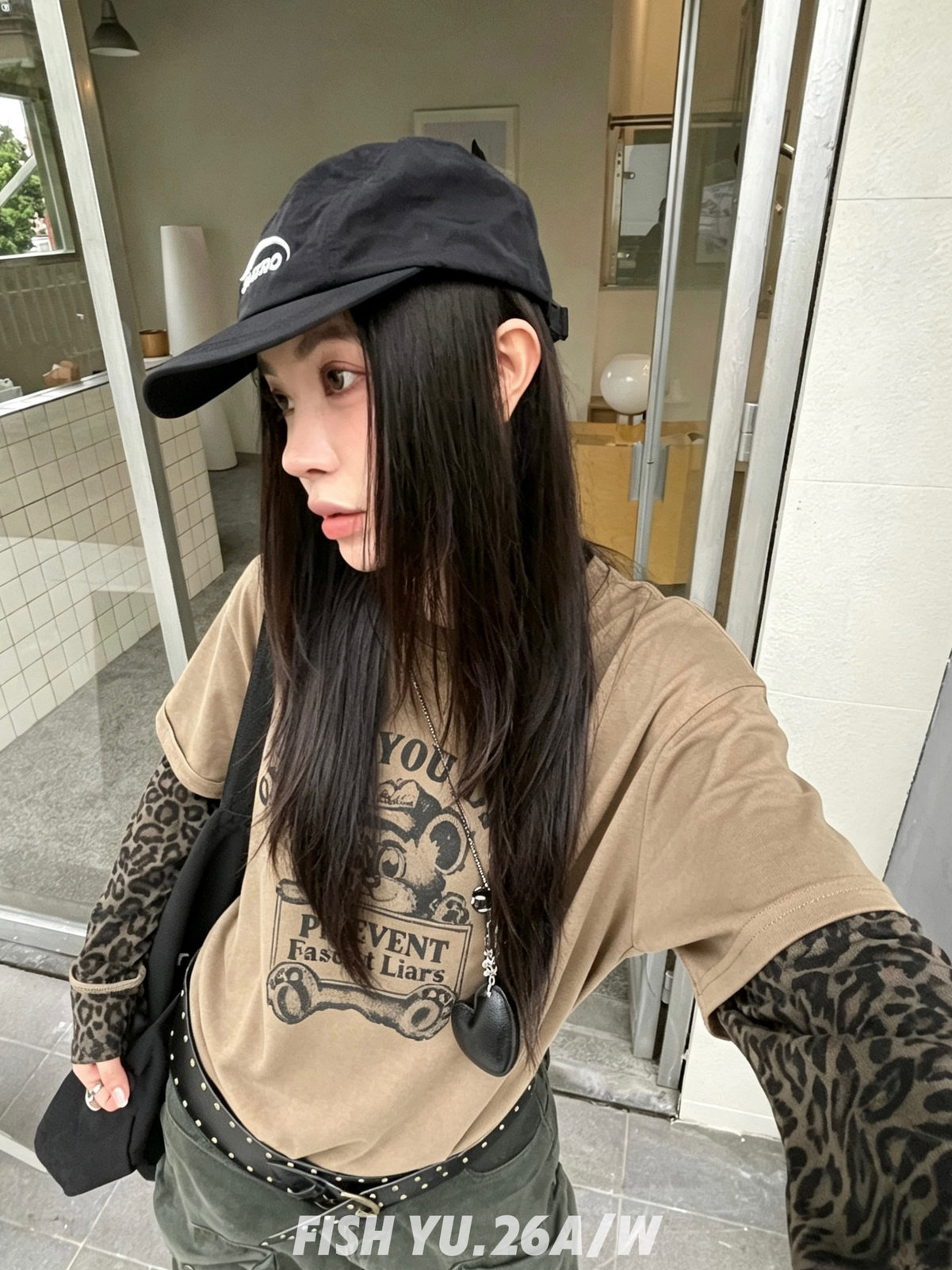 FISH YU秋季美式卡通趣味小熊字母印花豹纹袖拼接假两件长袖T恤
