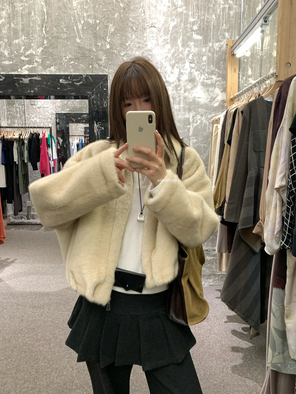 MZI STUDIO时尚俏皮千金毛毛短款收腰显瘦拉链翻领环保毛短外套