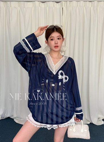 ME KAKAMEE秋新品蕾丝V领拼接KT喷画AB面镂空球服长袖T恤S5578
