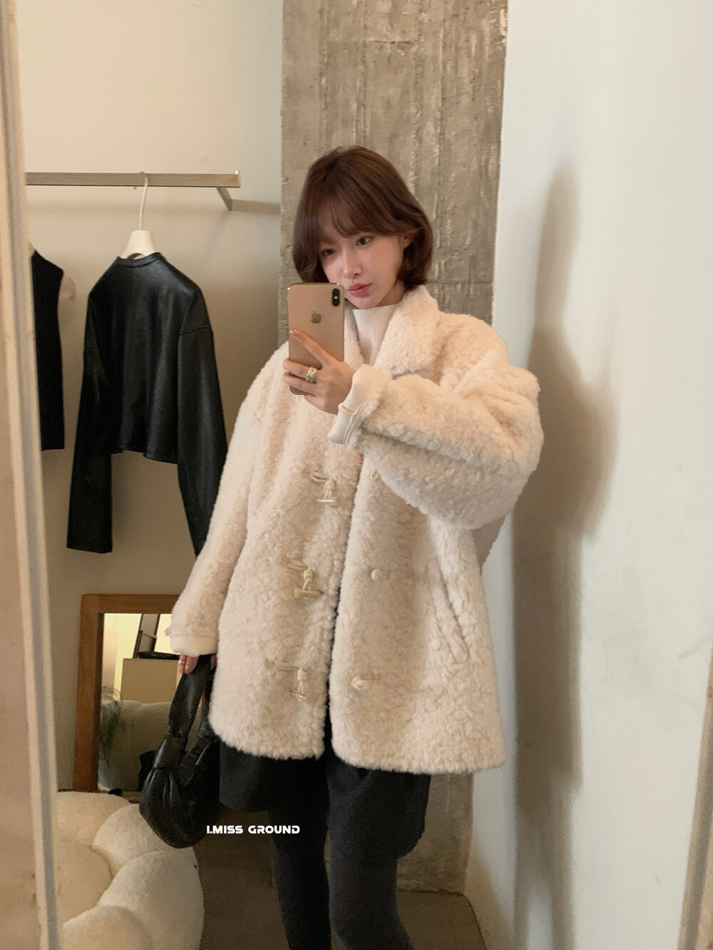 IMISS冬新款韩标韩版简约毛茸茸翻领牛角扣毛毛外套上衣女 H70831