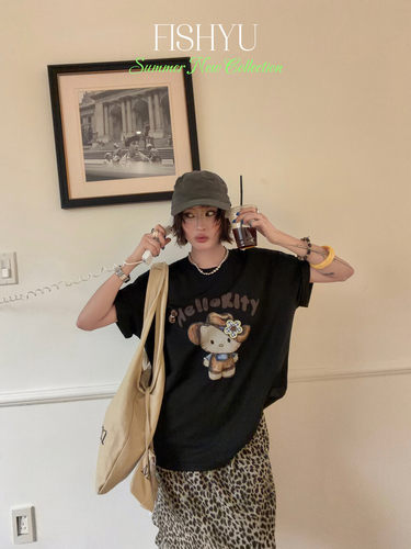 FISH YU卡通西部Kitty白墨印花立体花朵蝴蝶结别针圆领短袖T恤女