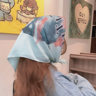 浅蓝色短款围巾女秋季薄款