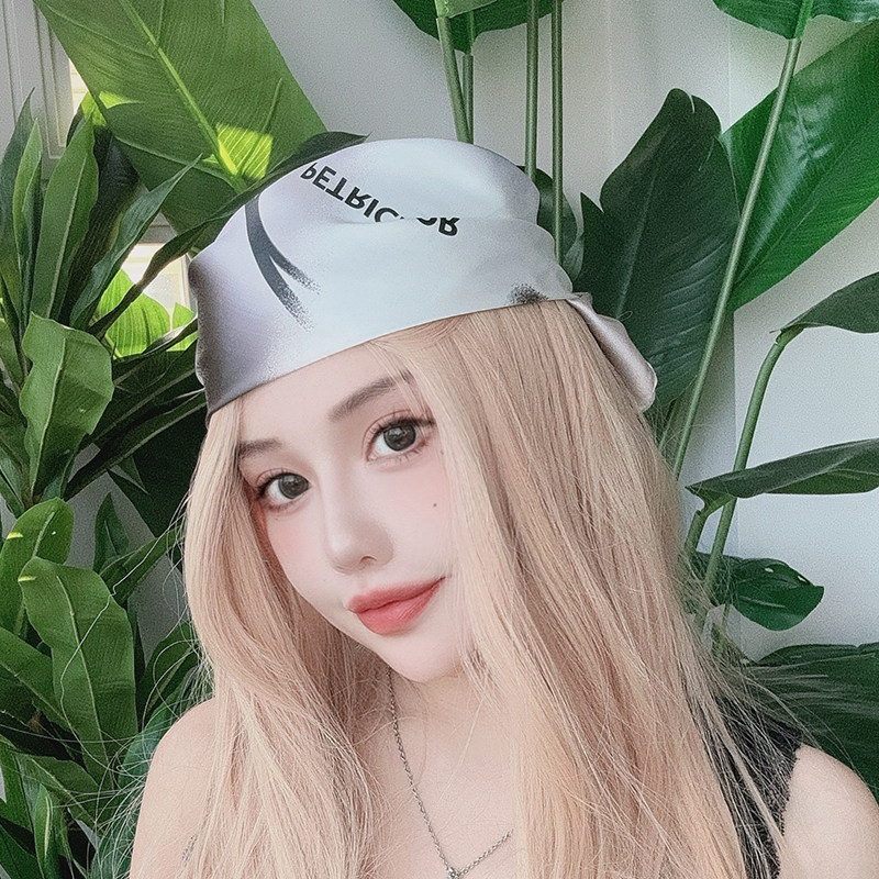 尤嘻岛美式休闲高级感灰色字母丝巾小方巾女春秋头巾包头卫衣领巾