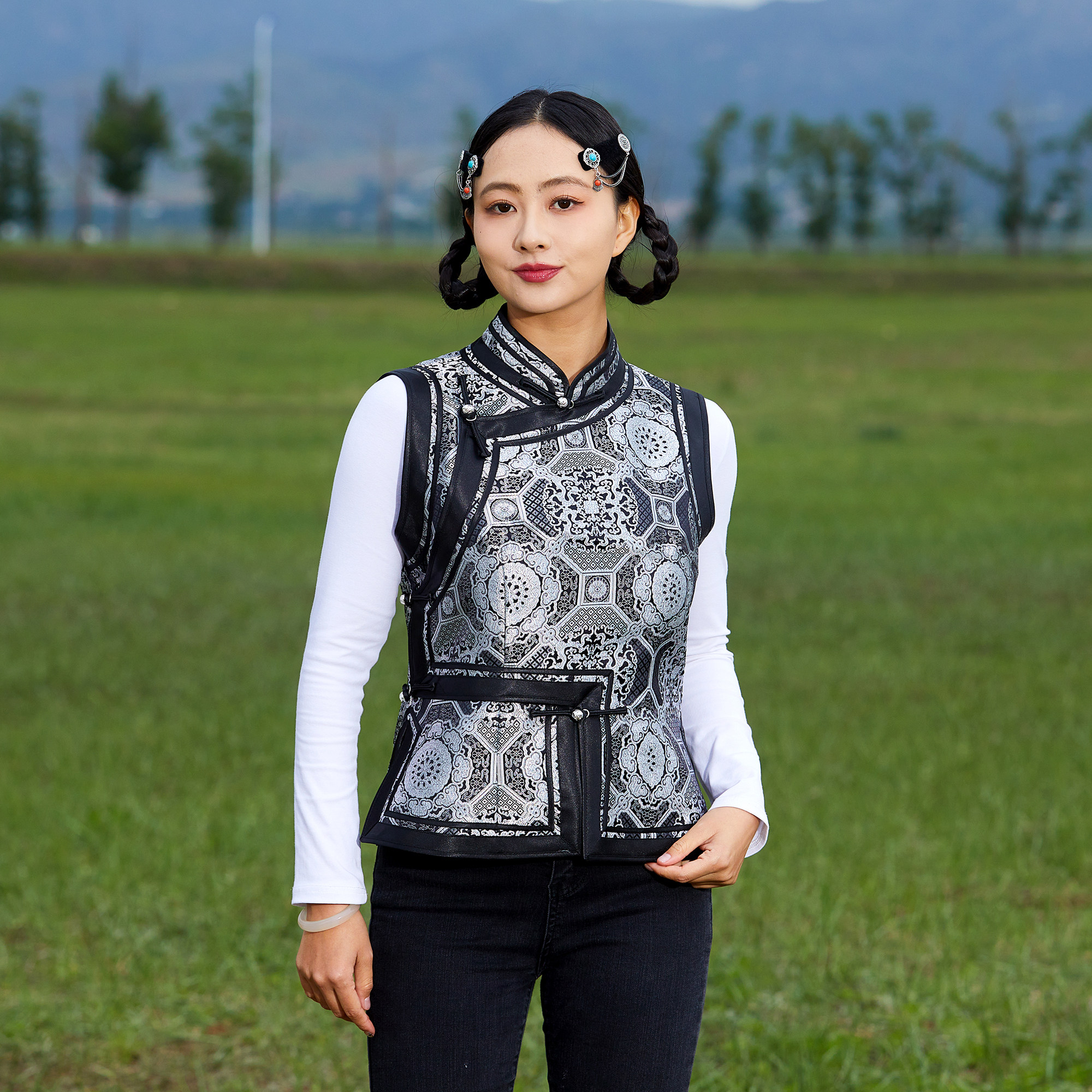 蒙古族马甲女士民族风立领手工盘扣坎肩短款修身日常蒙古元素马夹