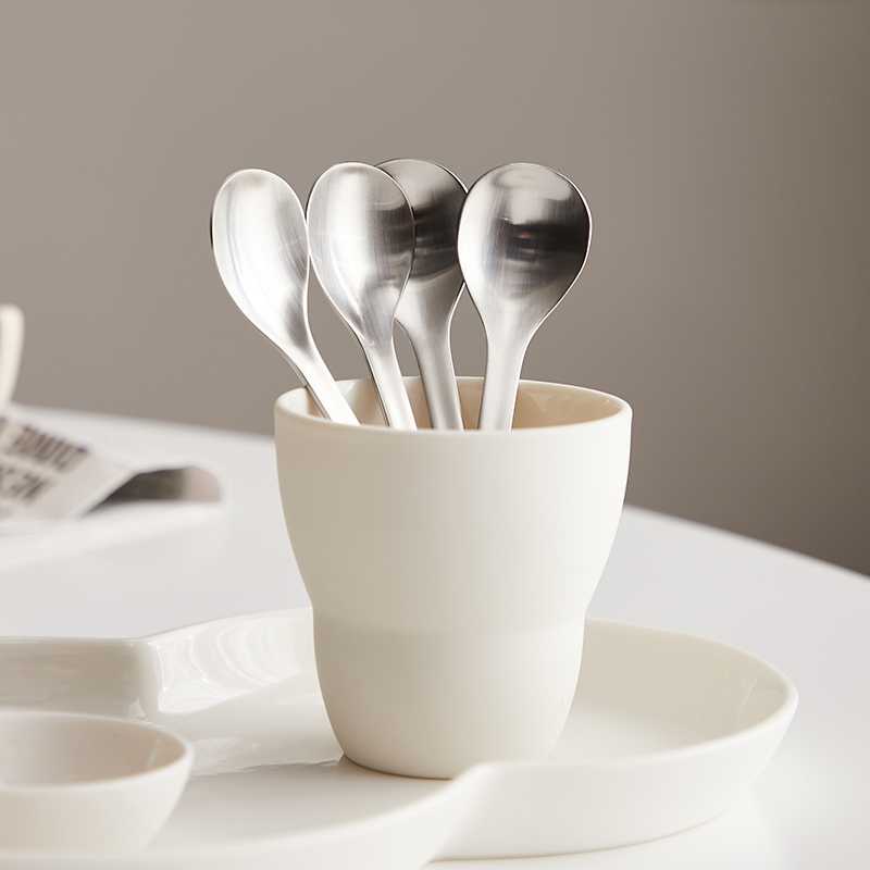 银色不锈钢蛋糕甜品勺