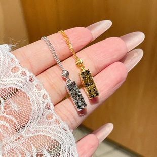 纯银925四方来财爆闪小方条项链碎冰冰高级感轻奢无事牌锁骨链