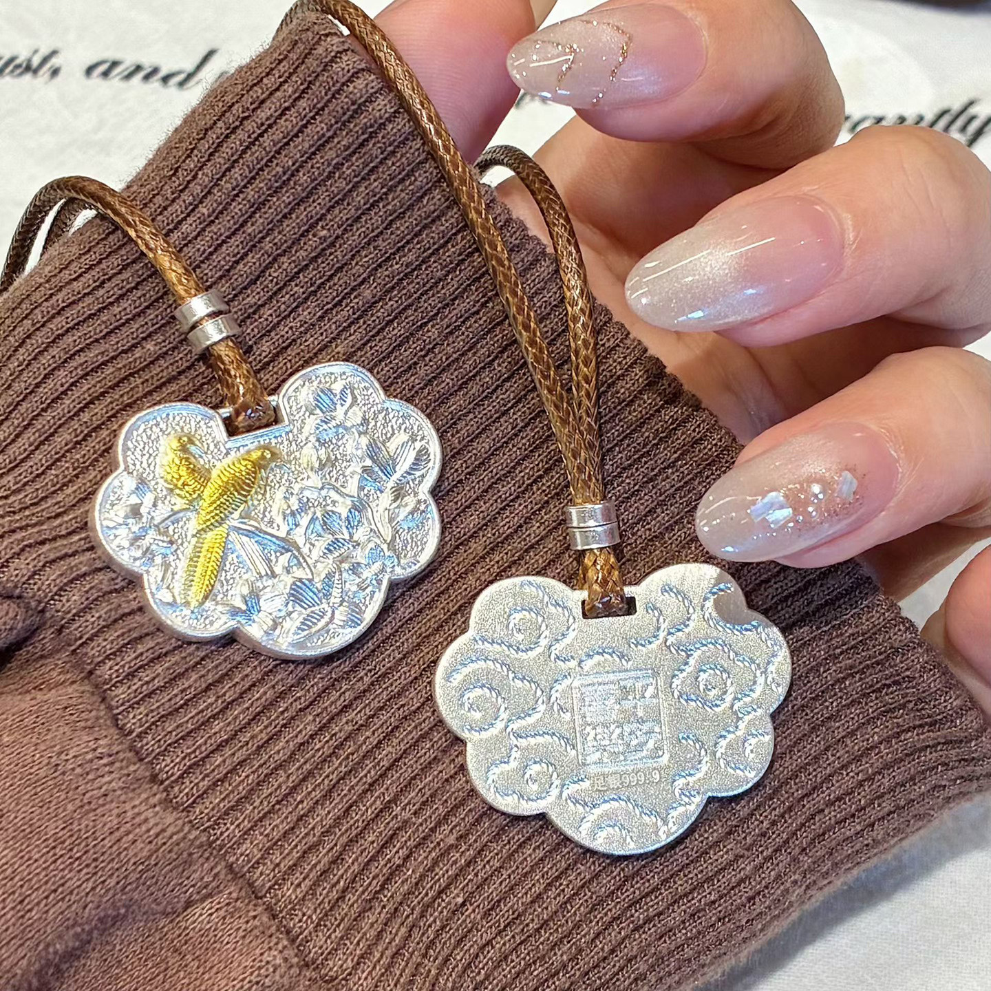 足银999.9喜上眉梢平安锁吊坠古法描金錾刻喜鹊平安喜乐毛衣链,饰品/流行首饰/时尚饰品新,银饰吊坠,淘宝优惠券,粉丝福利购,淘宝优惠卷