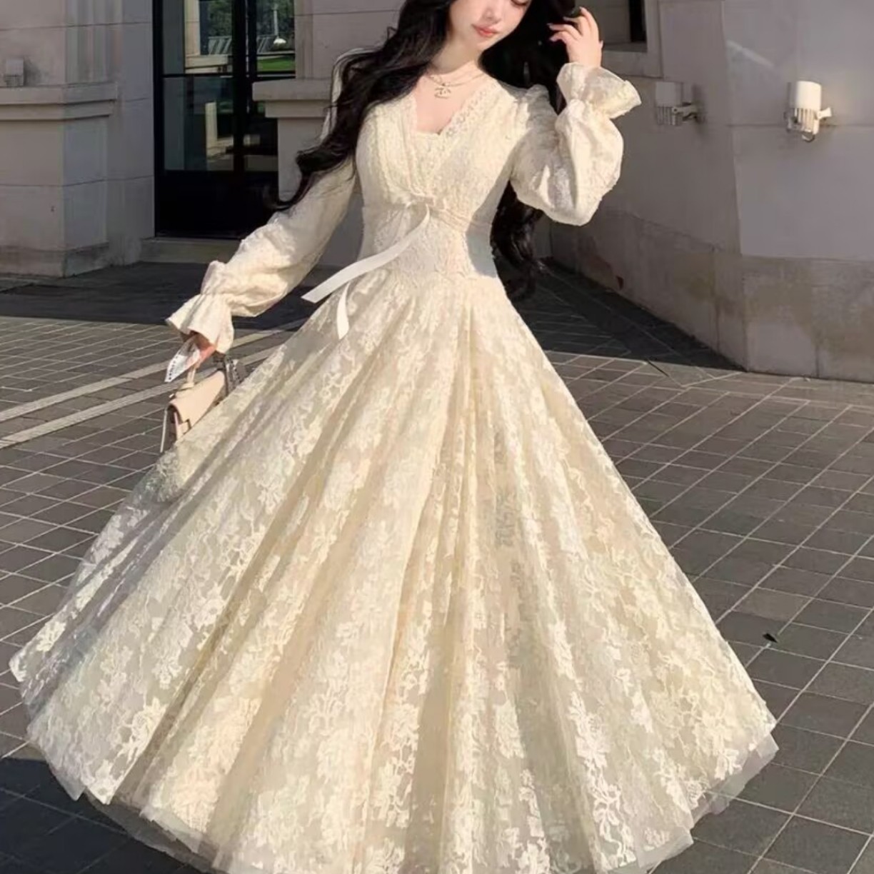 Blovelan迷迭花园 法式纯欲v领蕾丝连衣裙收腰千金风蓬蓬裙加绒