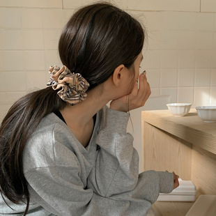 经典英伦风褶皱布艺大肠圈发绳复古格纹丸子头皮筋头绳低马尾发饰