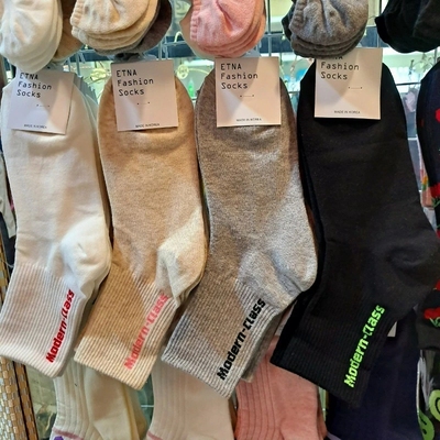 东大门韩国进口字母简约风中筒袜