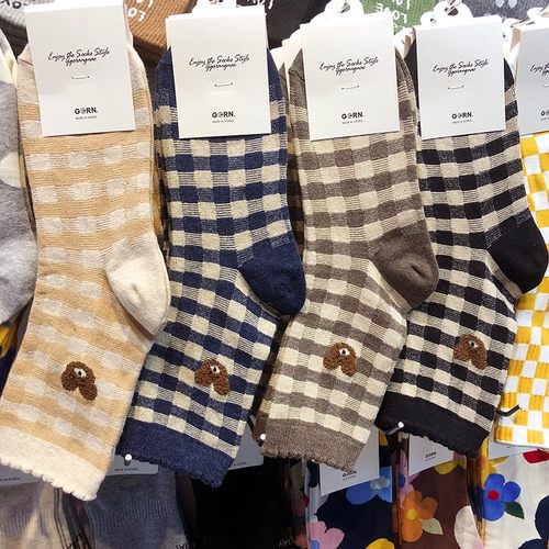 新款复古小方格小熊女生中通棉袜