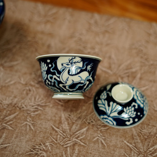 景墨春风青花九色小鹿盖碗