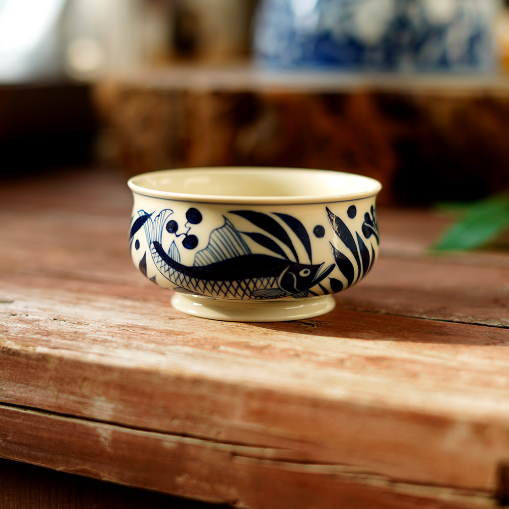 景德镇手工手绘二号釉仿元鱼藻矮炉式---80毫升