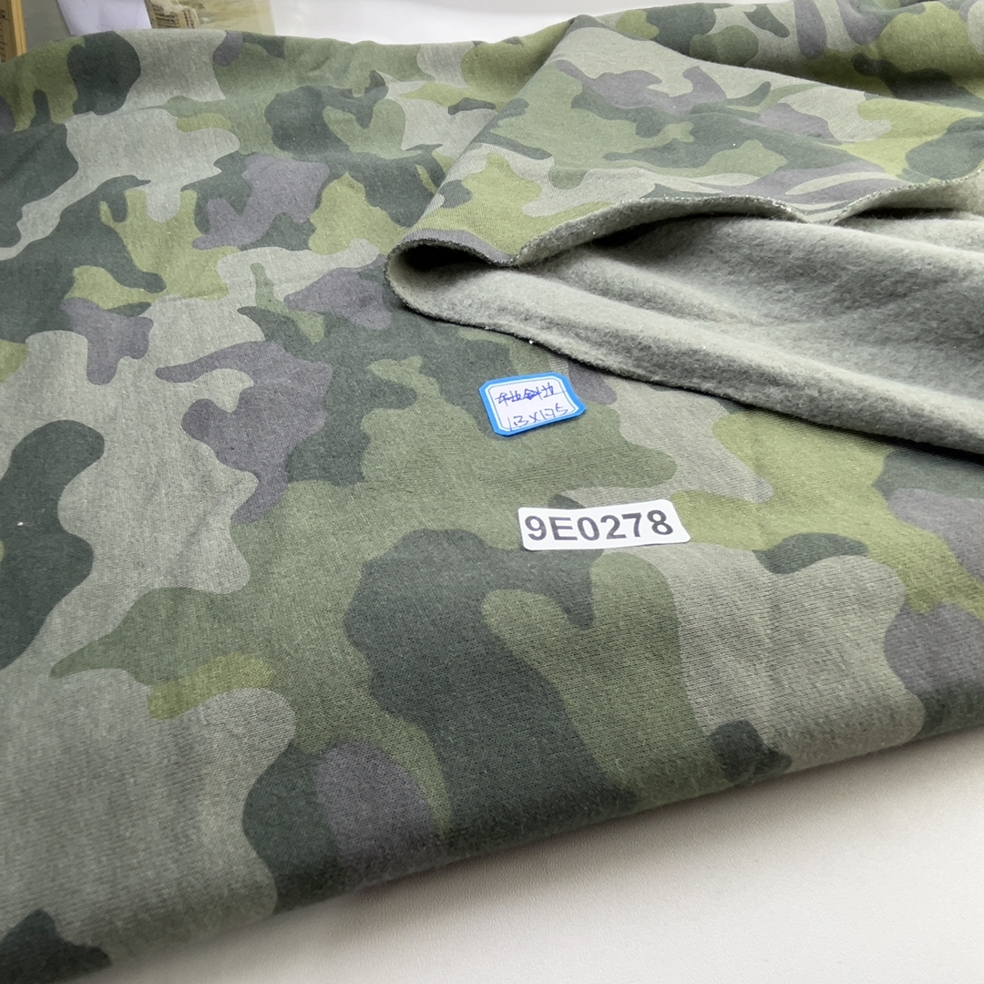 30元包邮9E0278德永家品牌抓毛卫衣面料有斜边有弹力1.3×1.75米