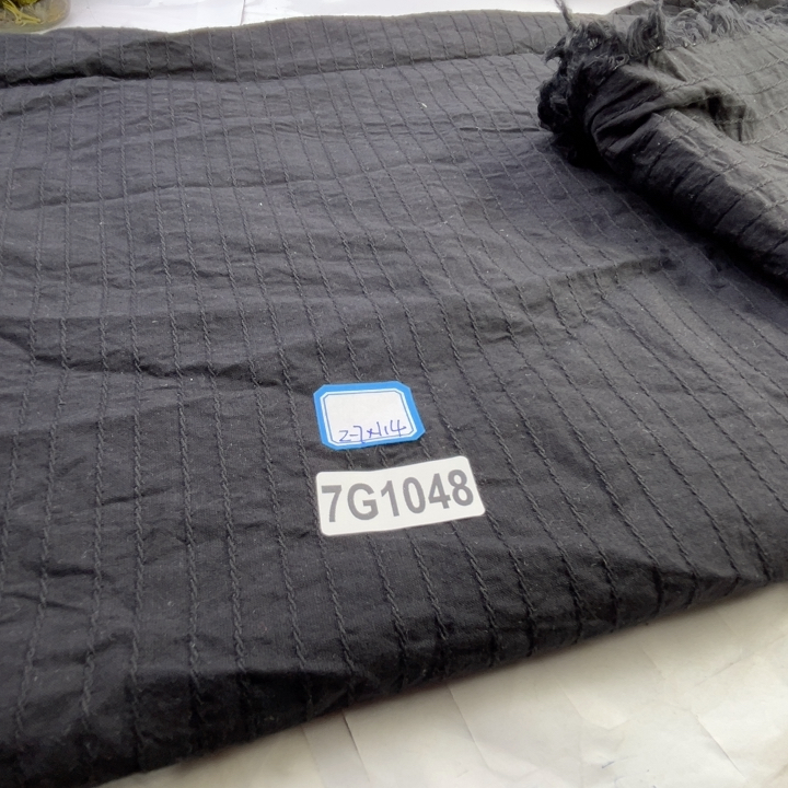 30元包邮7G1048纯棉府绸提花面料黑色横向微弹不透光2.7x1.4m