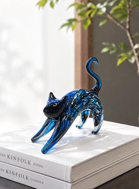 蓝色渐变琉璃猫咪桌面摆件