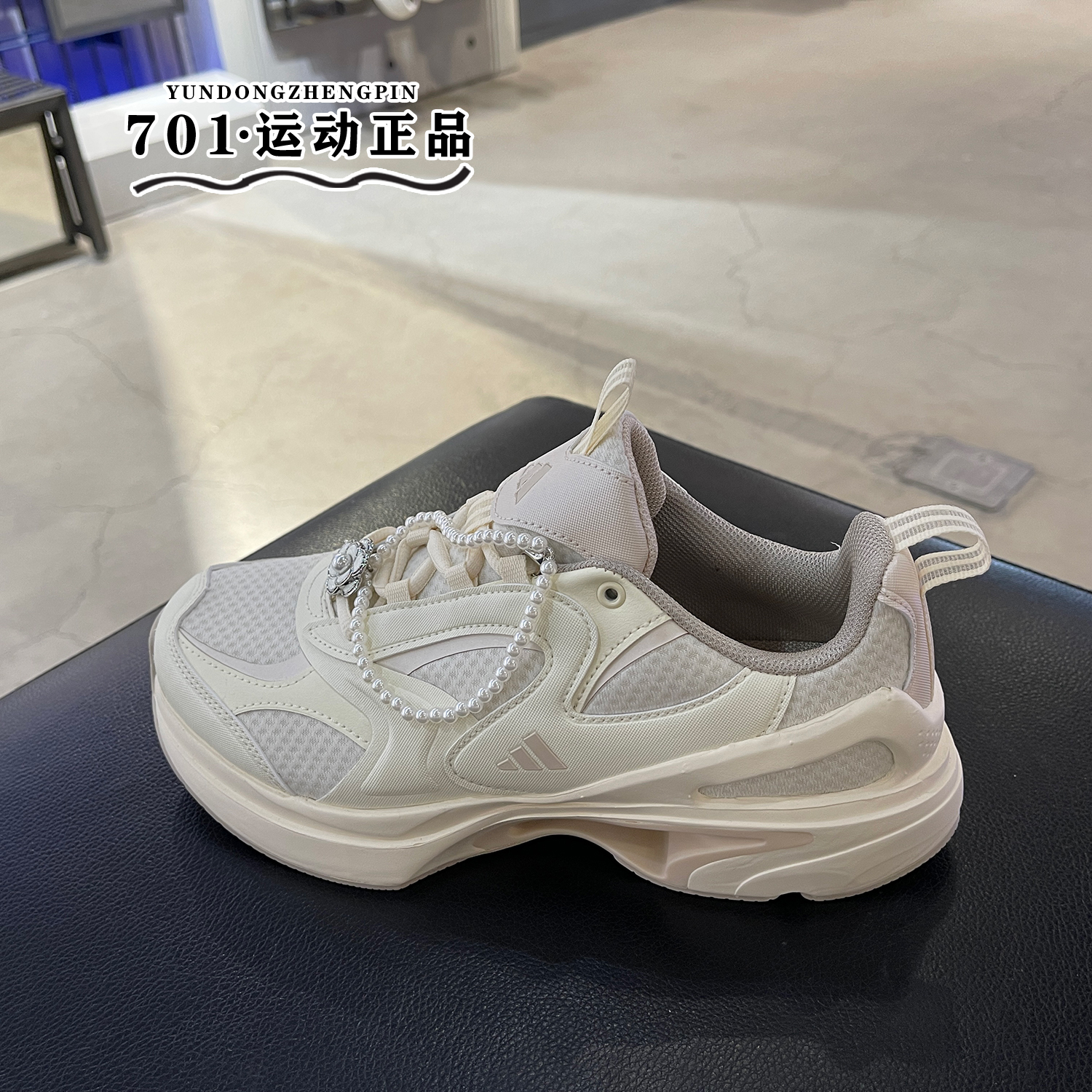 阿迪达斯女子运动休闲跑步鞋