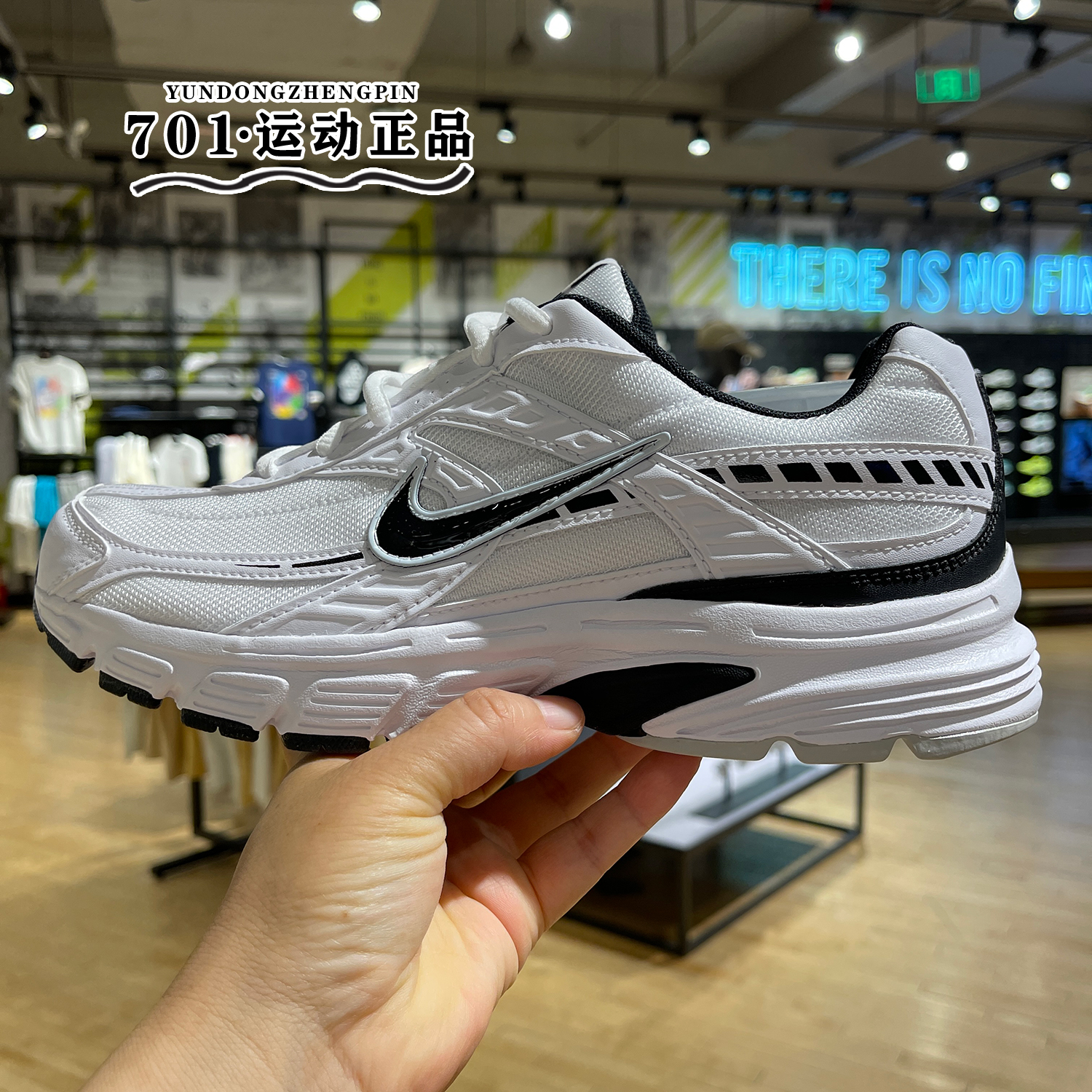 耐克男子运动跑步鞋透气