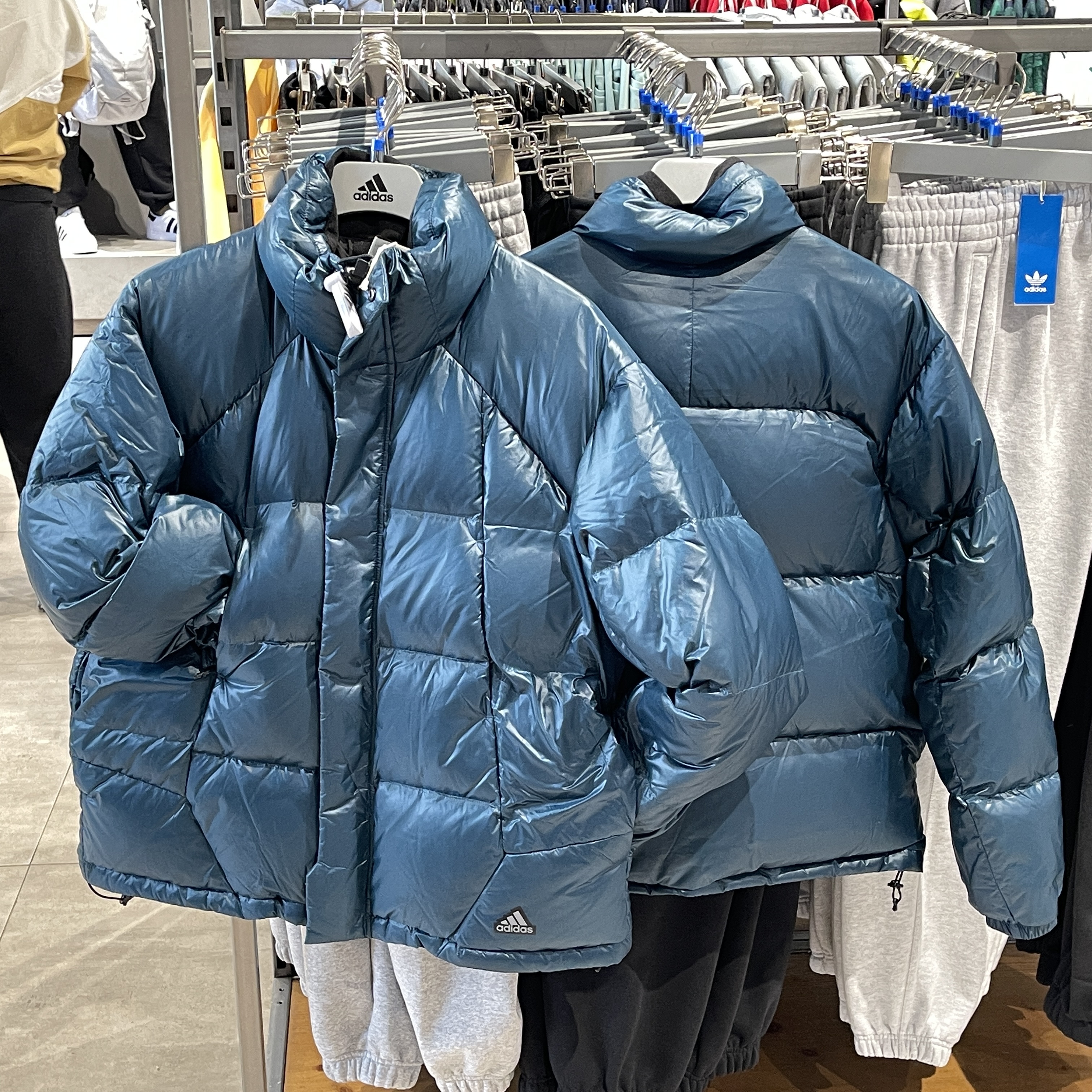 阿迪达斯连帽男子保暖运动羽绒服