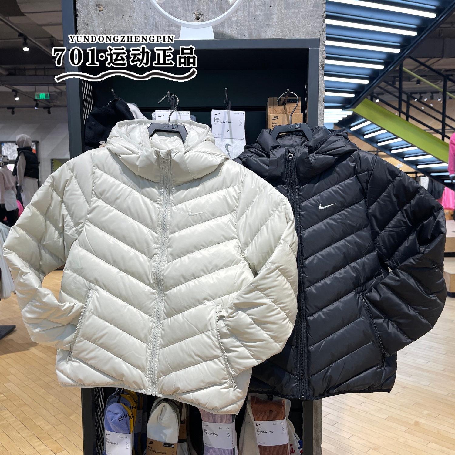 耐克女子轻盈保暖连帽冬季新款