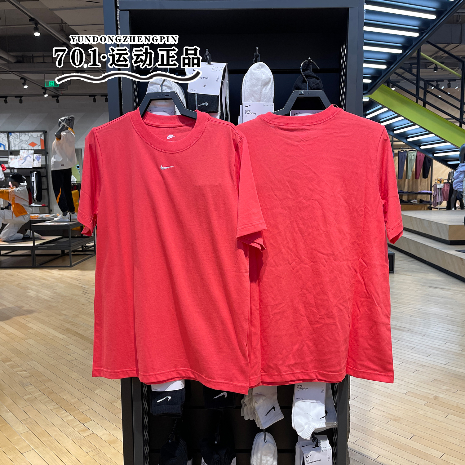 耐克女子运动训练短袖T恤