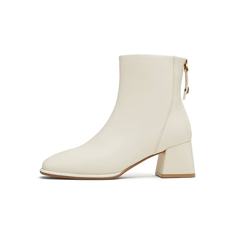 天美意复古粗跟时装靴短靴