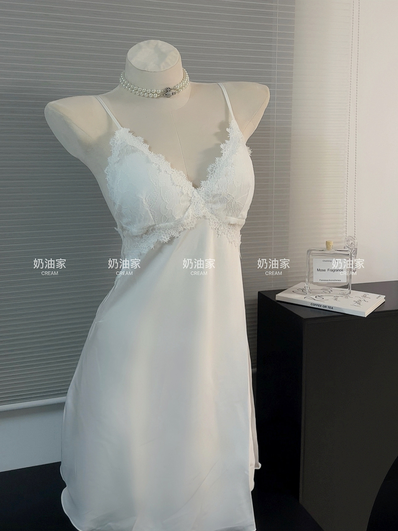 性感睡衣女夏季2025新款薄冰丝美背带胸垫镂空蕾丝小胸吊带短睡裙