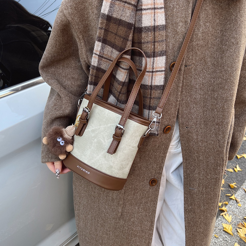 高级感手提包包女式2025新款时尚单肩斜挎包百搭水桶包上班手拎包