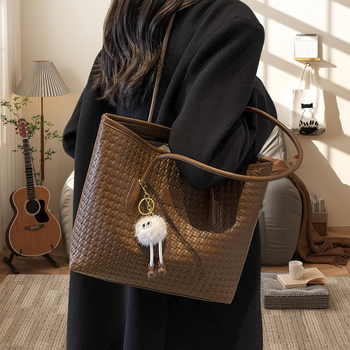 大容量时尚百搭托特包