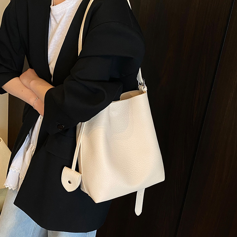 夏季大容量包包女式2025新款时尚百搭单肩斜挎包高级感简约水桶包,箱包皮具/热销女包/男包,水桶包,淘宝优惠券,粉丝福利购,淘宝优惠卷