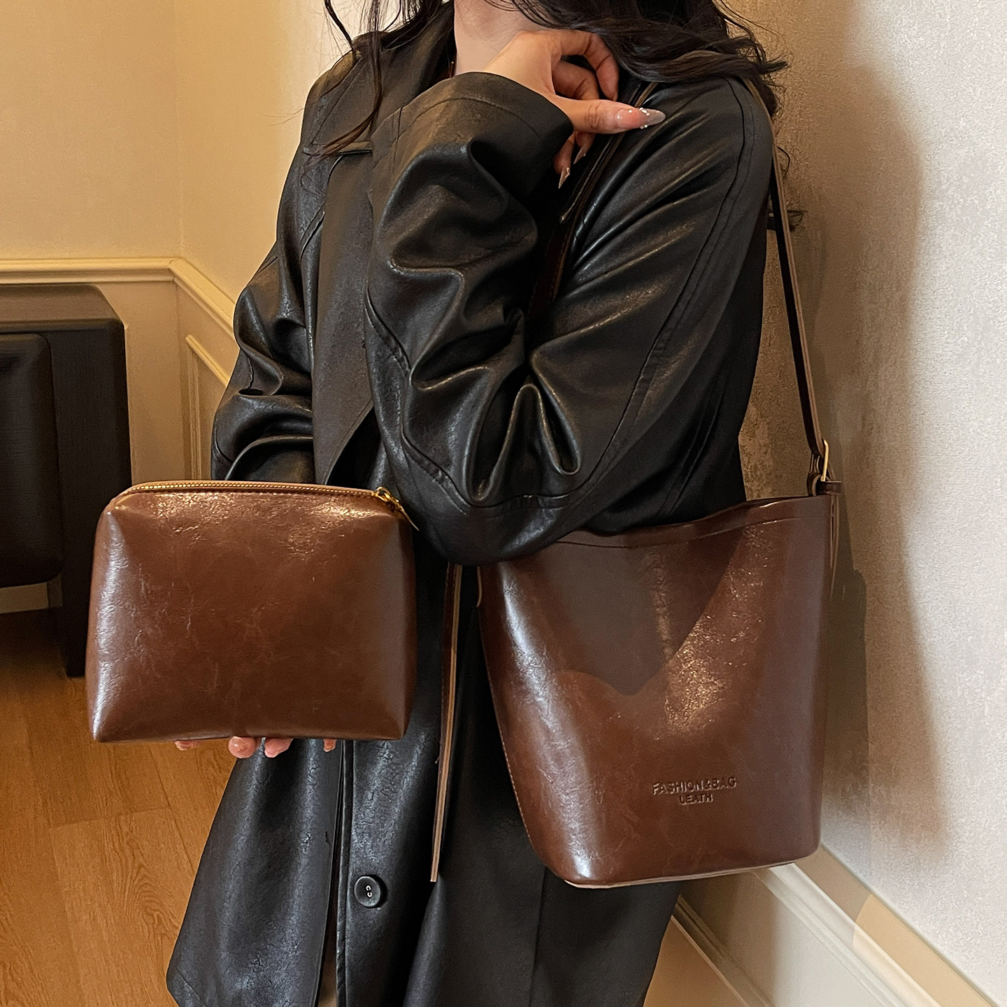 2025秋冬新款复古时尚水桶包