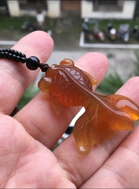 正品年年有鱼天然原色无烧蜜糖色金鱼玛瑙吊坠水润冰透男女同款26