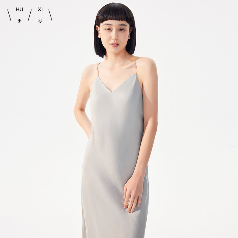 乎兮法式连衣长裙女2024夏季新款辣妹美背设计感海边吊带裙子显瘦