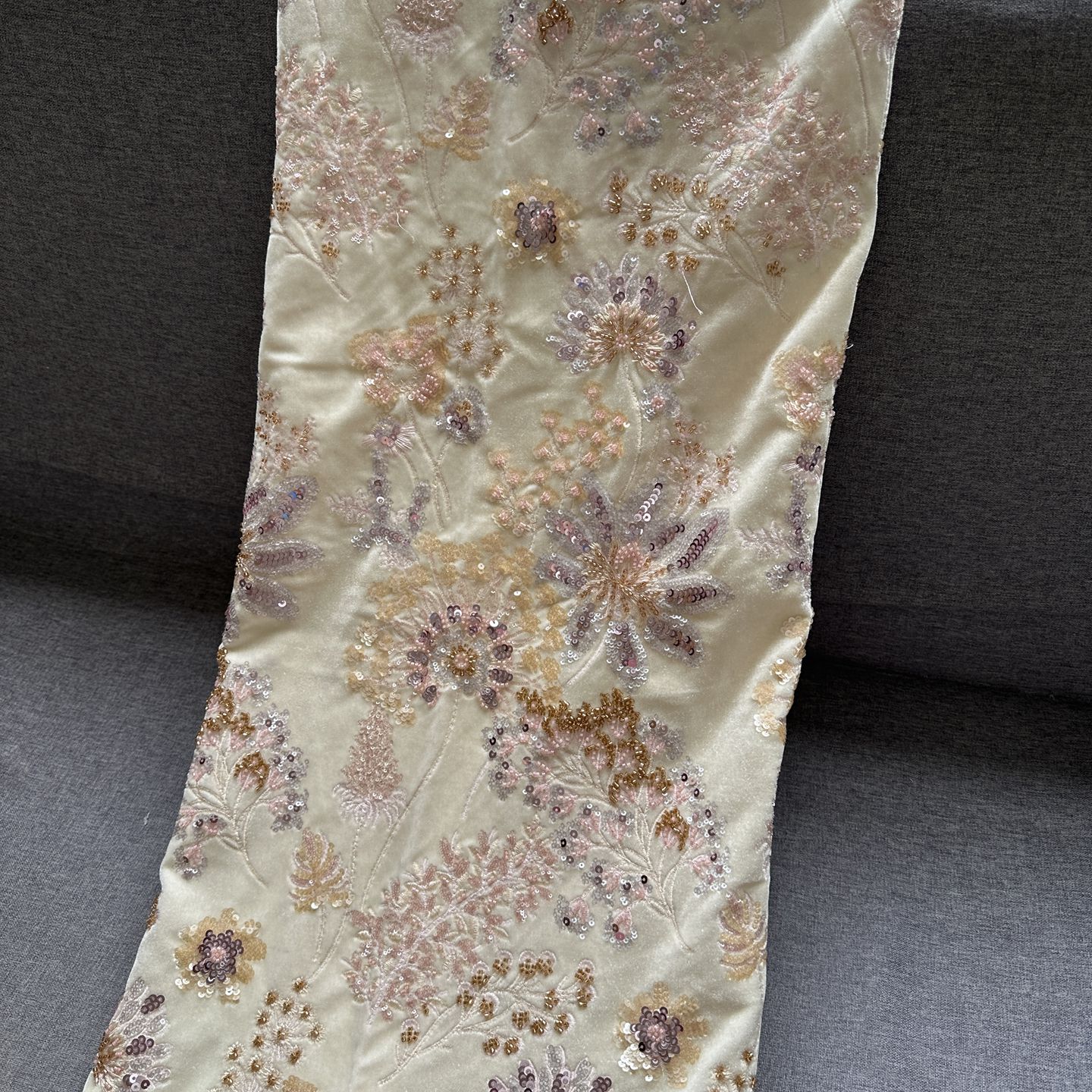 重工复合杏色立绒布料亮片管珠刺绣布料礼服旗袍服装布艺面料
