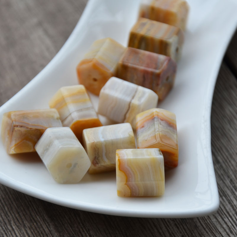 君绾青丝天然无优化千层疯狂玛瑙雕刻六棱柱散珠手工串珠饰品DIY