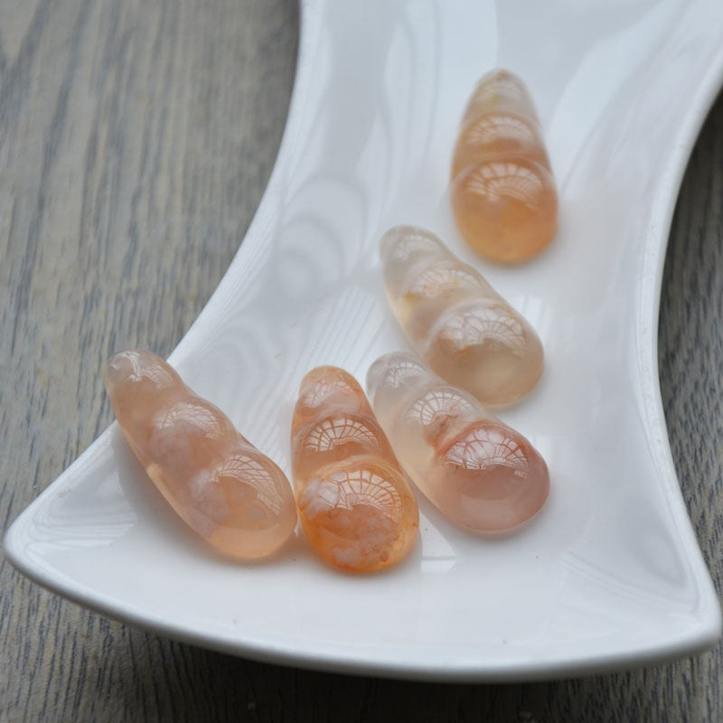 天然无优化樱花玛瑙雕刻豆荚吊坠