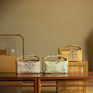 知舍·镜花源旅行包 壶袋新中式复古宫廷风手工加棉防震收纳包