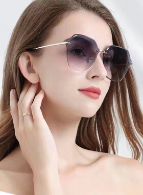 2025新款素颜墨镜女灰粉妆容感太阳镜网红时尚百搭防紫外线眼镜