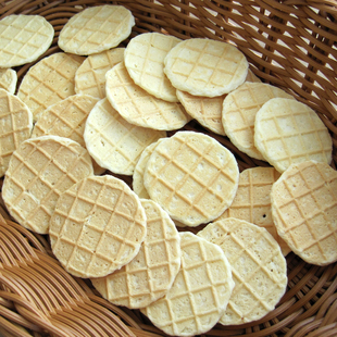 新疆烤鲜奶脆皮烤奶皮奶锅巴特产儿童宝宝原味休闲零食饼干奶酪片