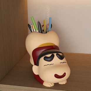 翘屁股小新笔筒桌面摆件可爱高颜值卡通多功能学生文具装饰品批发