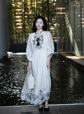 Floating苎麻 重工刺绣度假风气质优雅v领连衣裙女复古收腰长裙